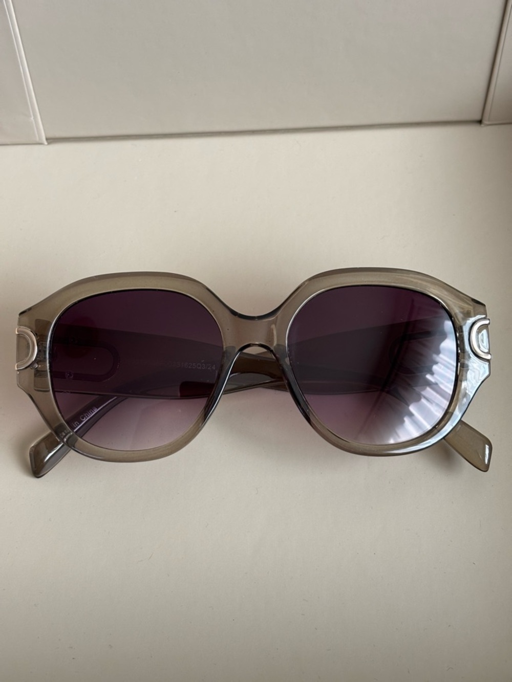 Women's Round Gray Sunglasses with Purple Gradient Lenses